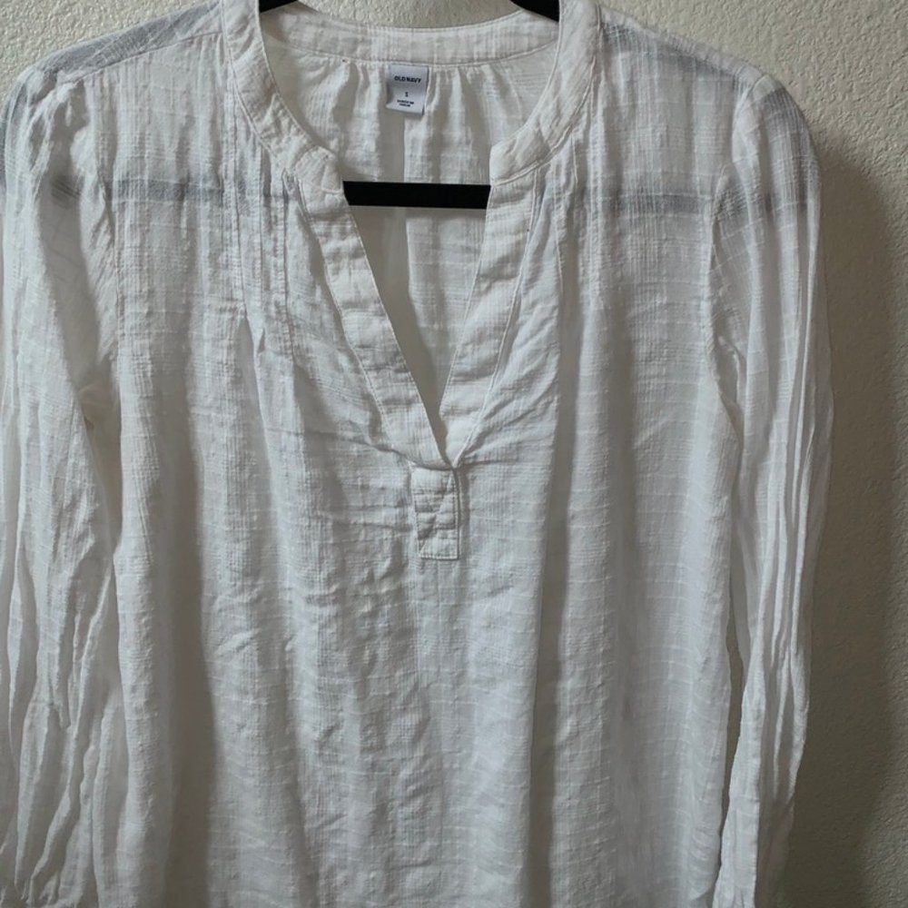 white old navy long sleeve blouse